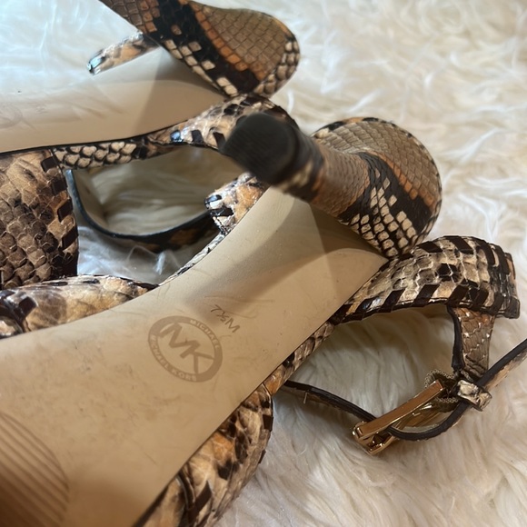 Michael Kors Jet Set six snake skin heel - Picture 9 of 12